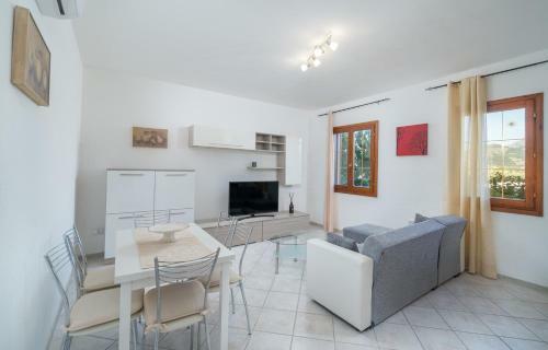 Emerald Way - San Teodoro Garden And Terrace