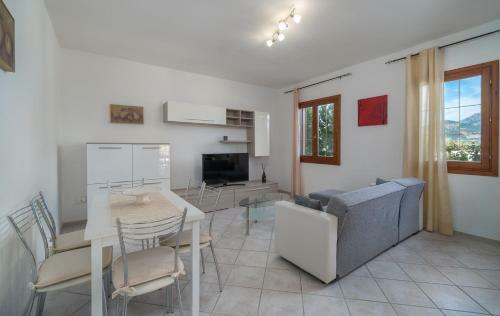 Emerald Way - San Teodoro Garden And Terrace