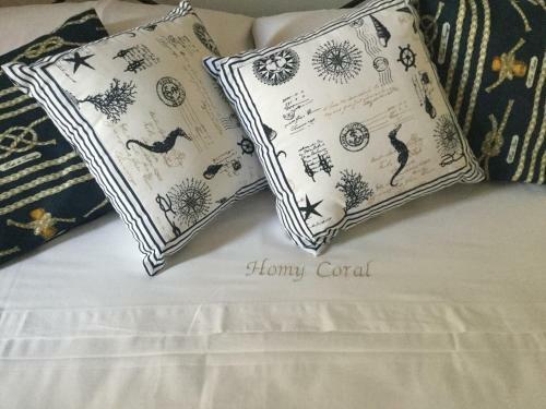 Homy Coral Holiday