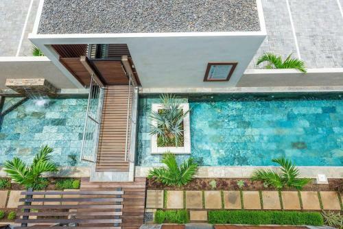 Luxury Westwood Apartment+pool