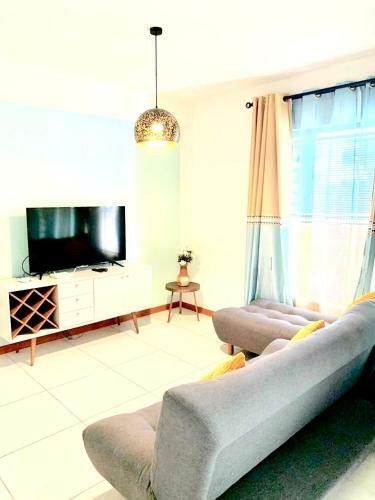 Luxury Westwood Apartment+pool
