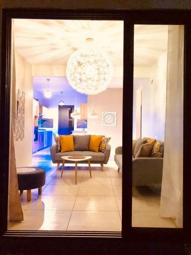 Luxury Westwood Apartment+pool
