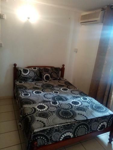 Hostal Lis Des Champs Holiday Inn