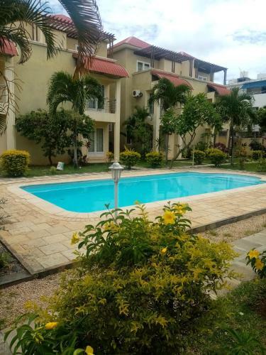 Hostal Lis Des Champs Holiday Inn