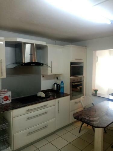 Hostal Lis Des Champs Holiday Inn