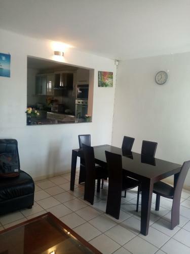 Hostal Lis Des Champs Holiday Inn