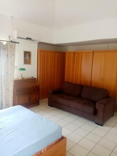 Hostal Lis Des Champs Holiday Inn
