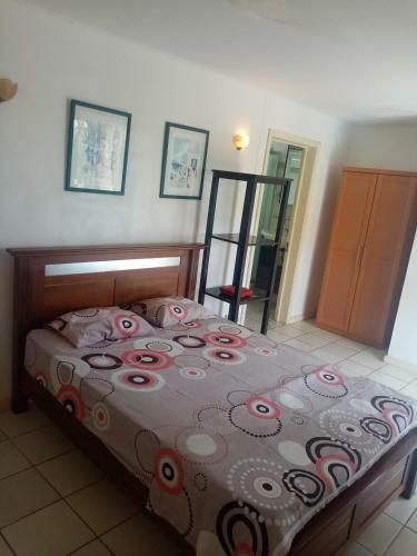 Hostal Lis Des Champs Holiday Inn
