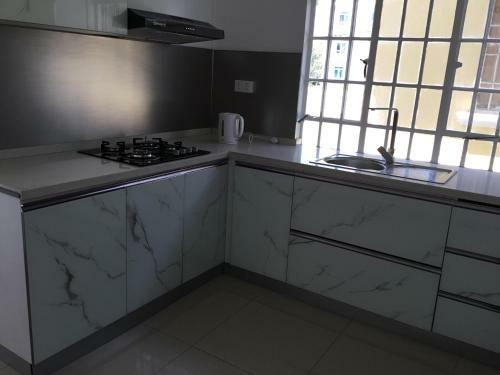 Modern Three Bedroom Apartment West Coast
