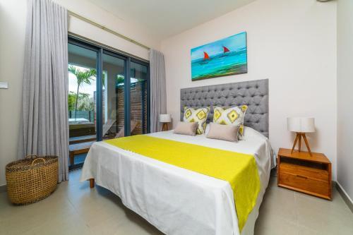 One Bay Residence Modern Contemporary Apartment Flat 4