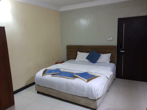 Home Inn Hotel And Suites