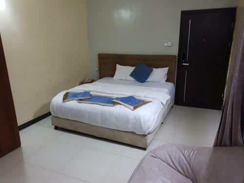 Home Inn Hotel And Suites