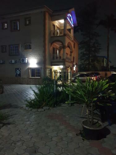 Home Inn Hotel And Suites