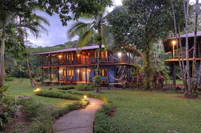 Tortuga Lodge & Gardens