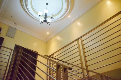 Hostal House X