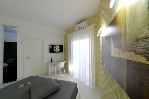Hostal X Hotel