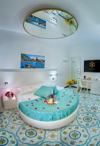 Hostal X Hotel