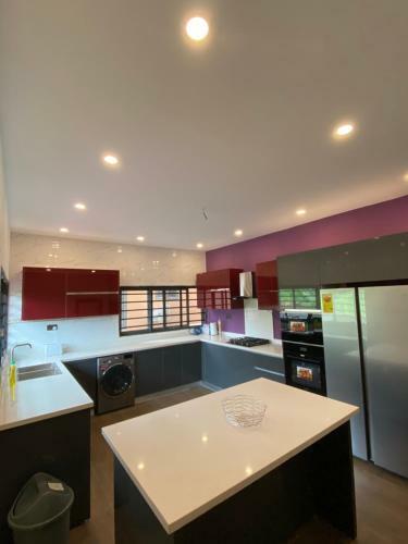 Sim's Luxury 3 Bedroom Townhome