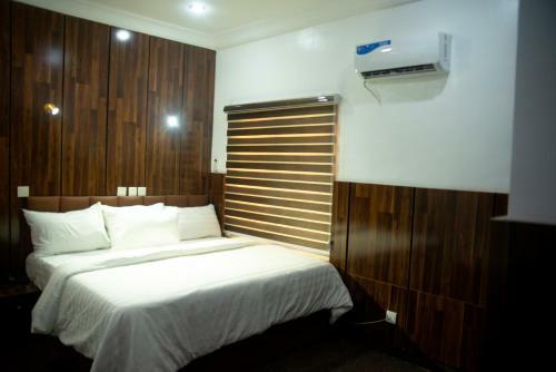 Hotel Enland Suites & Apartments