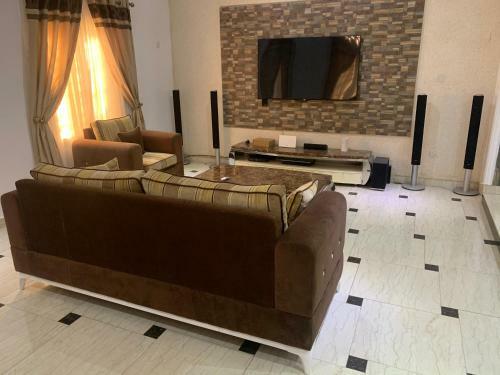 Infinite Apartments