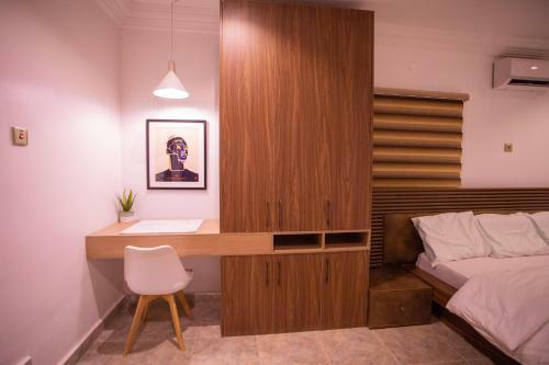 Cozy, Minimalist 3 Bedroom Apartment.