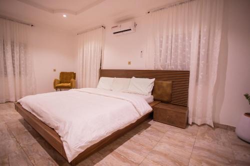 Cozy, Minimalist 3 Bedroom Apartment.