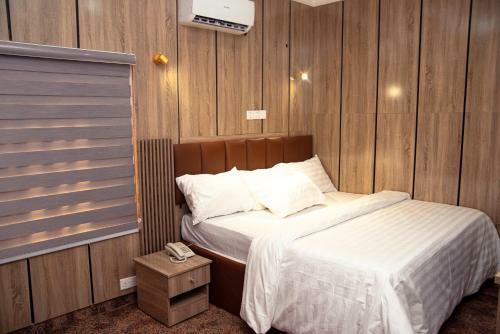 Hotel Enland Suites And Apartments