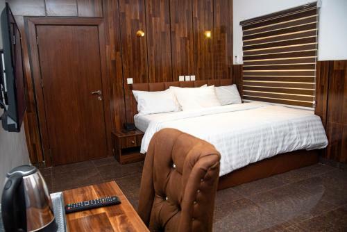 Hotel Enland Suites And Apartments