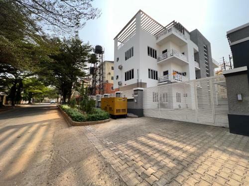 Apartamento 2 Bedroom Flat @utako+wifi+24hrs AC & Gen 70k/nit