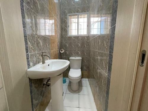 Apartamento 2 Bedroom Flat @utako+wifi+24hrs AC & Gen 70k/nit