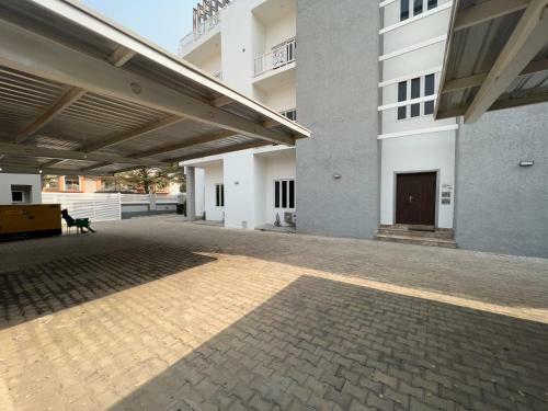 Apartamento 2 Bedroom Flat @utako+wifi+24hrs AC & Gen 70k/nit