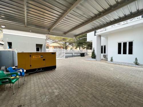 Apartamento 2 Bedroom Flat @utako+wifi+24hrs AC & Gen 70k/nit