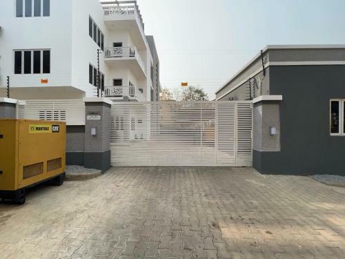 Apartamento 2 Bedroom Flat @utako+wifi+24hrs AC & Gen 70k/nit