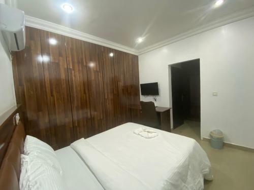 Enland Suites And Apartments