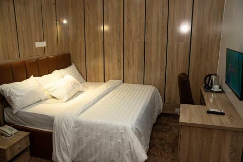Enland Suites And Apartments