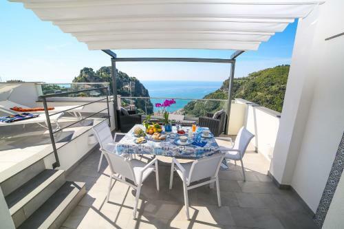 Admiring Amalfi