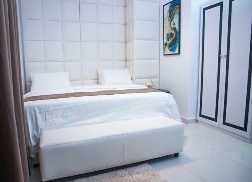 Dew Luxury Service Apartment