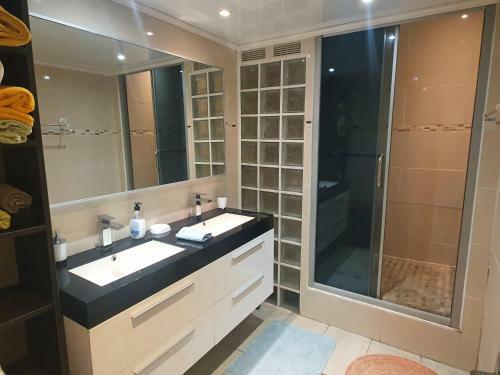 Maison Chaleureuse Dans Un Cadre Calme Et Agr�able