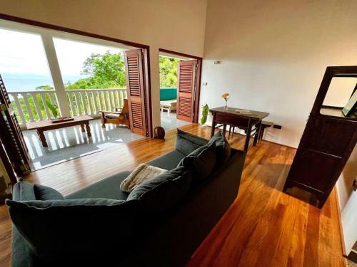 Hilltop South - Villa Bougainville