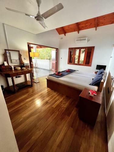 Hilltop South - Villa Bougainville