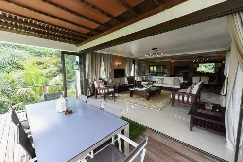 Villa Coconut Climb