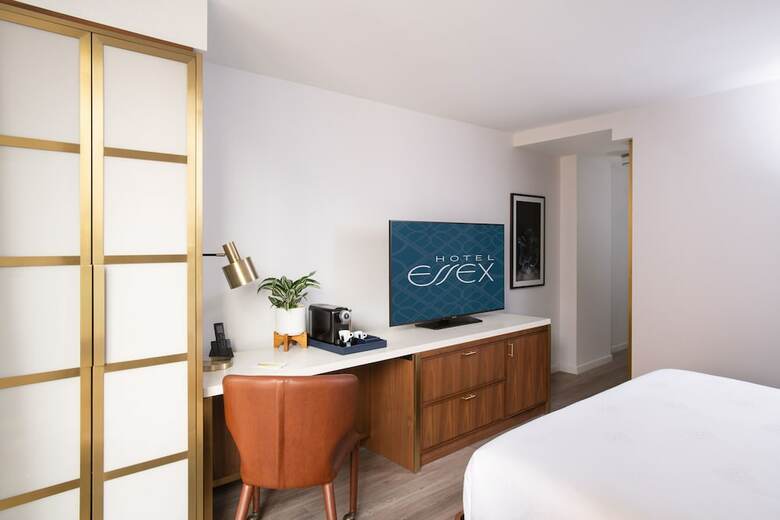 Hotel Chicago`s Essex Inn