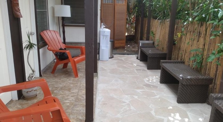 Hostal Shaka Shak Garden Inn