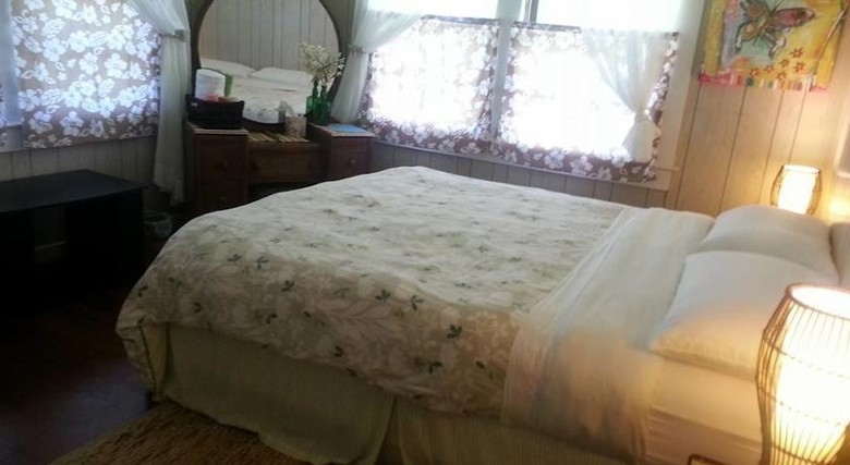 Hostal Shaka Shak Garden Inn