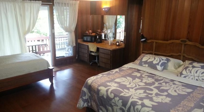 Hostal Shaka Shak Garden Inn