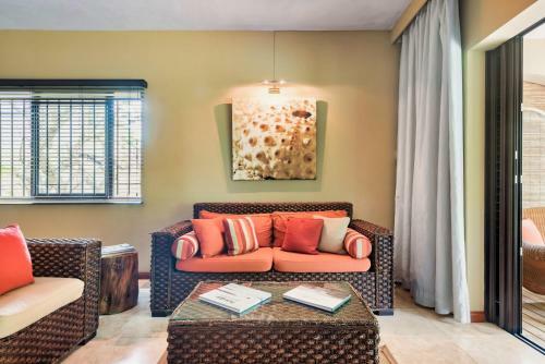 Villa Vakoa - Tranquil Villa With Lush Gardens