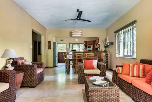 Villa Vakoa - Tranquil Villa With Lush Gardens
