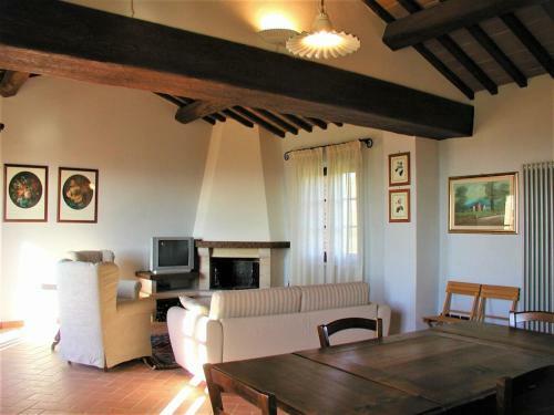 Apartment In Asciano With Shared Panoramic Swimming Pool