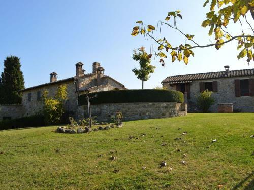 Apartment In Asciano With Shared Panoramic Swimming Pool