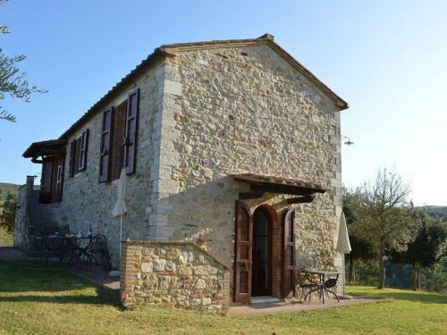 Apartment In Asciano With Shared Panoramic Swimming Pool